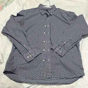 Size L, men’s button shirt